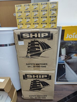 Lot 31 - 2 boxes ship matches 10*100 packets