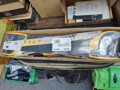 Lot 33 - Box of saw sets with spirit level