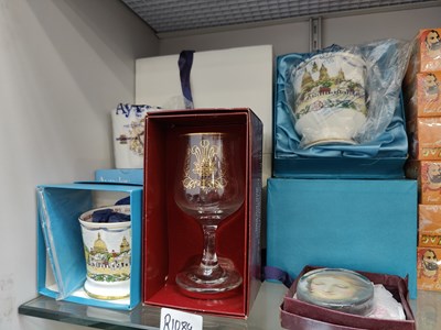Lot 73 - Qty of collectable china & glassware