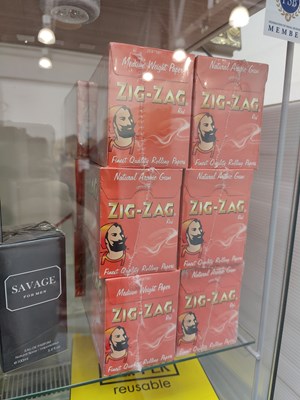 Lot 96 - Zig zag red papers sealed