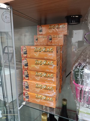Lot 109 - Zig zag liquorice papers sealed