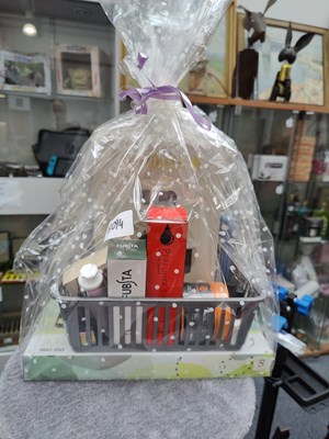Lot 126 - MakeUp Hamper