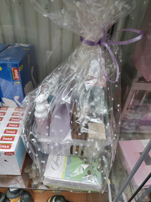 Lot 113 - MakeUp Hamper