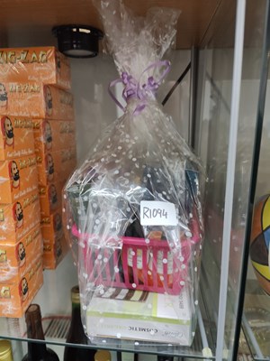Lot 110 - MakeUp Hamper