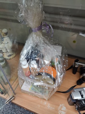 Lot 108 - MakeUp Hamper