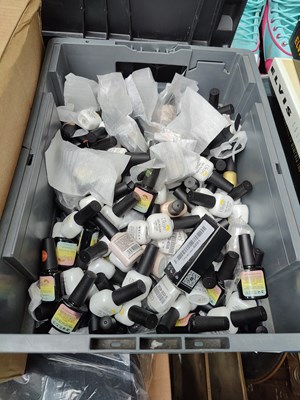 Lot 186 - Lrg Qty of Nailpolish