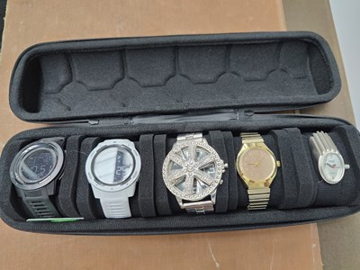 Lot 169 - 4 Watches in a Case