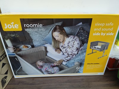Lot 36 - Jole roomie bedside crib