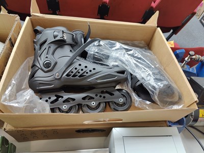 Lot 329 - 2 pairs of roller blade skates