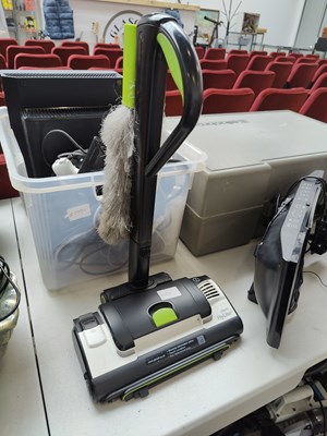 Lot 304 - Gtech hylite2 vacuum