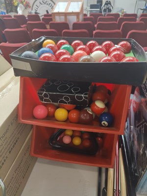 Lot 287 - Qty of Snooker / pool balls