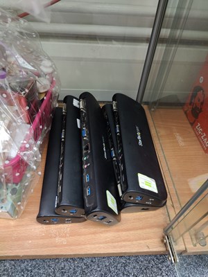 Lot 125 - 5 KVM switches