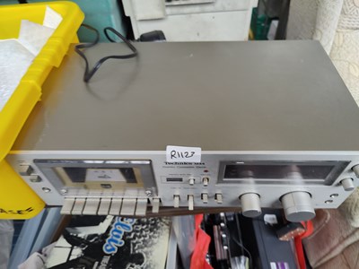 Lot 263 - Technics Stereo Cassette Deck M44