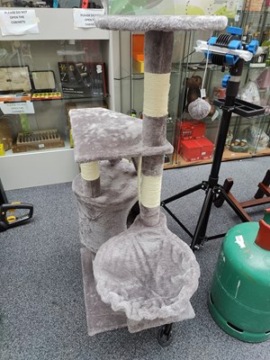 Lot 127 - Tall cat play tower