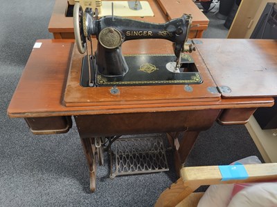 Lot 262 - Singer table Sewing Machine with treadle operation
