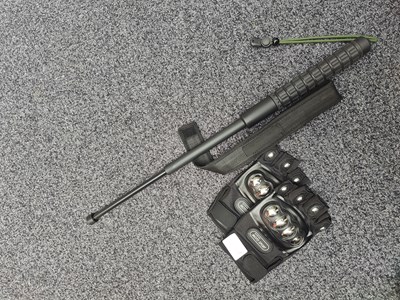 Lot 103 - Expanding batton & gloves
