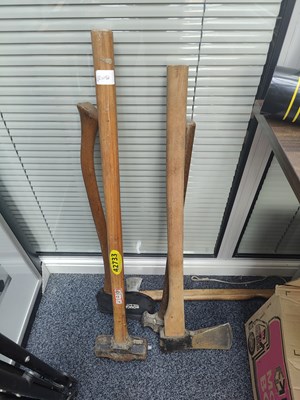 Lot 188 - Qty of hammers and axes
