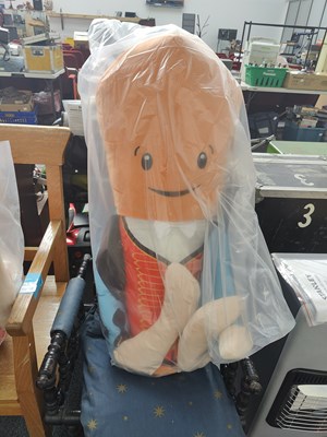 Lot 265 - Robbie Williams the carrot