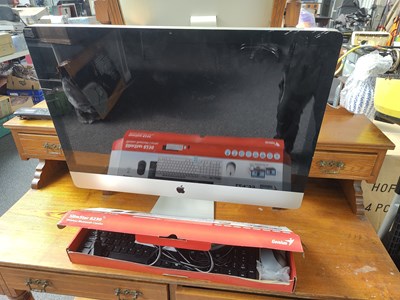 Lot 254 - Apple Computer & Keyboard