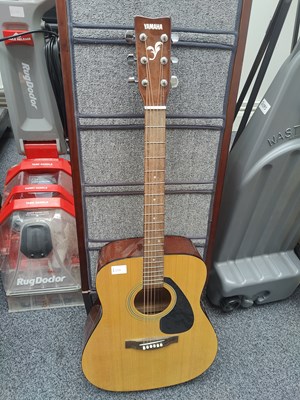 Lot 149 - Yamaha f310 guitar