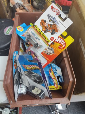 Lot 17 - 20 hot wheels vehicles in display cards