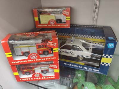 Lot 75 - 4 emergency service collectable die cast vehicles