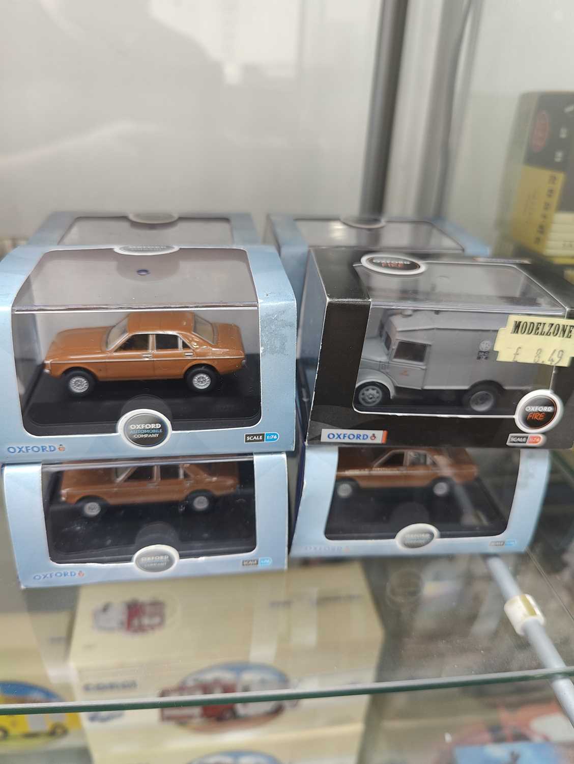 Lot 101 - 8 Oxford miniature model vehicles boxed