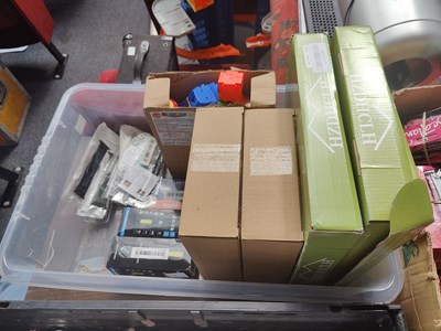 Lot 220 - Box of misc