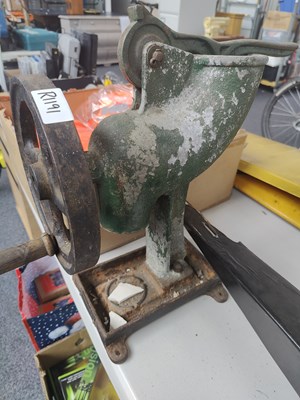 Lot 212 - Heavy metal pump / grinder