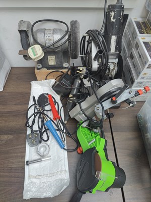 Lot 27 - Bundle of assorted DIY tools