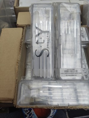 Lot 30 - 5 Boxes of Make-Up Brushes