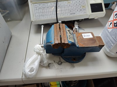 Lot 288 - Small Blue Bench Vice