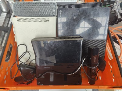 Lot 196 - Xbox Console Bundle