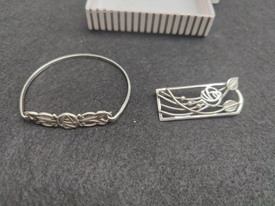 Lot 148 - Silver bracelet and brooch