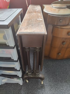 Lot 200 - Drop leaf vintage table