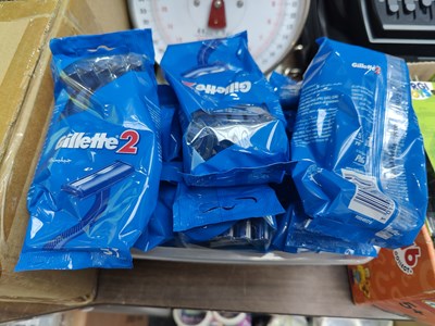 Lot 25 - Qty of Gillette 2 razors