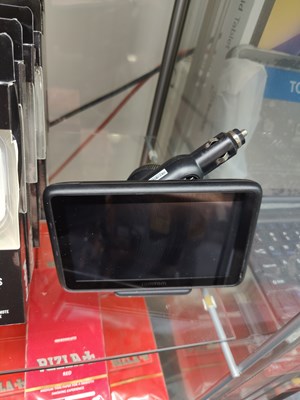 Lot 104 - Tom tom truck nav with mount and charger