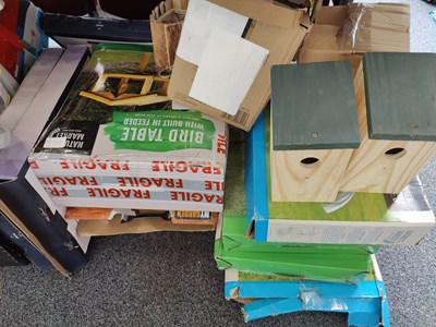 Lot 283 - Bird Feeding Bundle, Tables & Stands