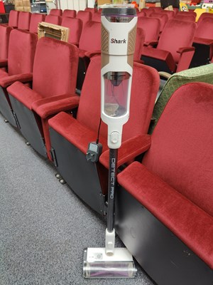 Lot 123 - Shark cordless hoover with charger
