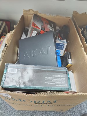 Lot 66 - Box of misc