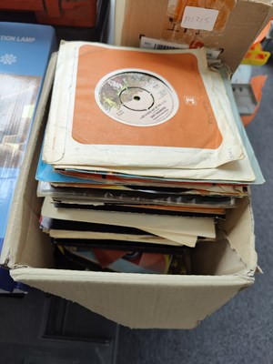 Lot 301 - Qty of vinyl single records