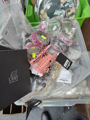 Lot 190 - Large box containing asstd costume jewellery