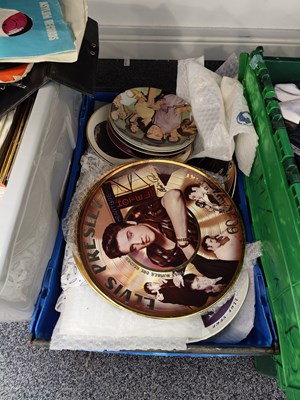 Lot 54 - Box of collectable Elvis plates