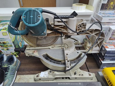 Lot 25 - Makita 240v Electric Table Saw