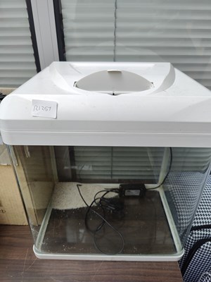 Lot 172 - Fish tank