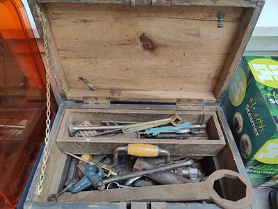 Lot 21 - Qty of Tools in vintage box
