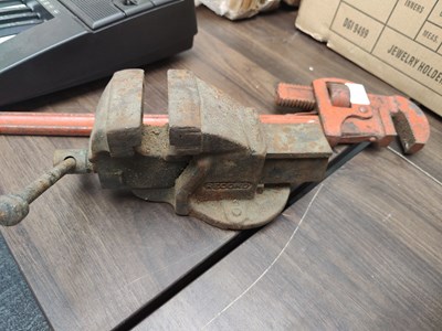 Lot 32 - Record vice and large wrench