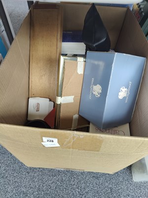 Lot 228 - Box of misc