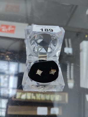 Lot 189 - 9ct gold earring in box