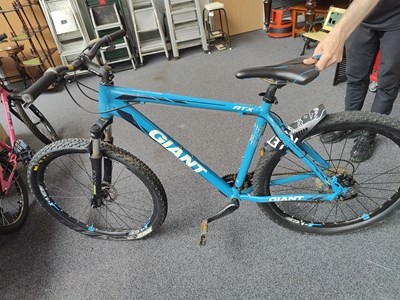 Lot 243 - Giant ATX 275 blue mountain bike